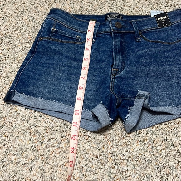 NWT Abercrombie & Fitch Low Rise Denim Shorts - Picture 4 of 7